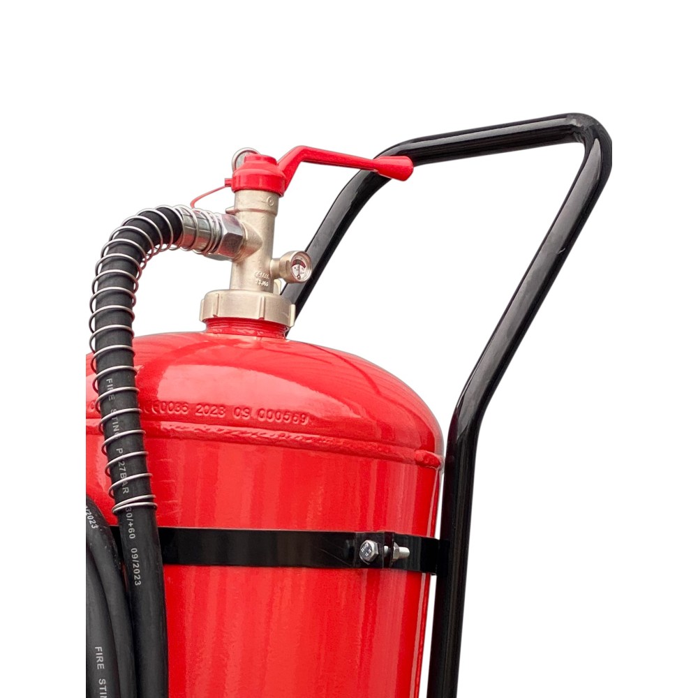 Stingator carosabil cu pulbere presurizat tip P50