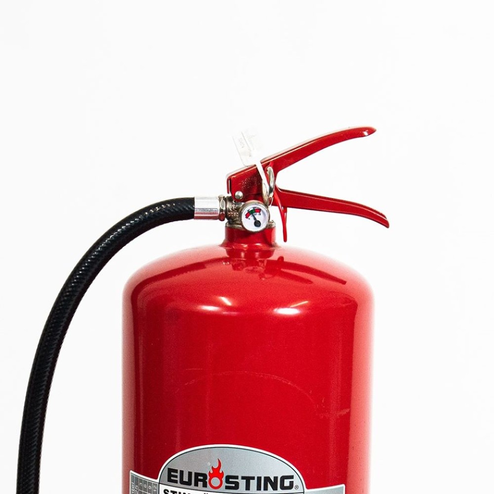 Stingator portativ cu pulbere presurizat tip P12